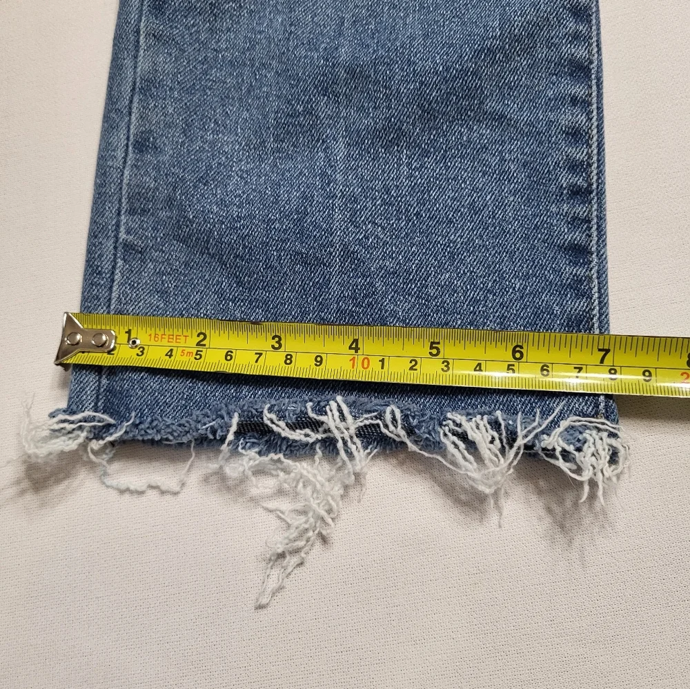 Kensie The Slim Raw Hem Distressed Women's Size 6 Medium Wash Blue Denim Jeans